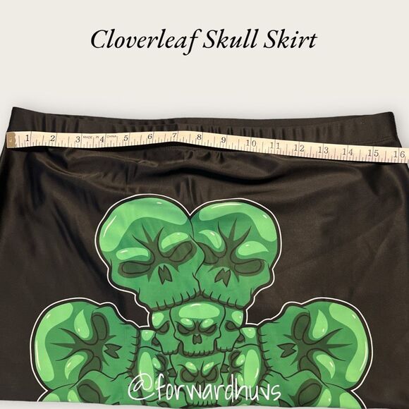 Skull Clover Mini Skirt Size XL - Picture 9 of 11